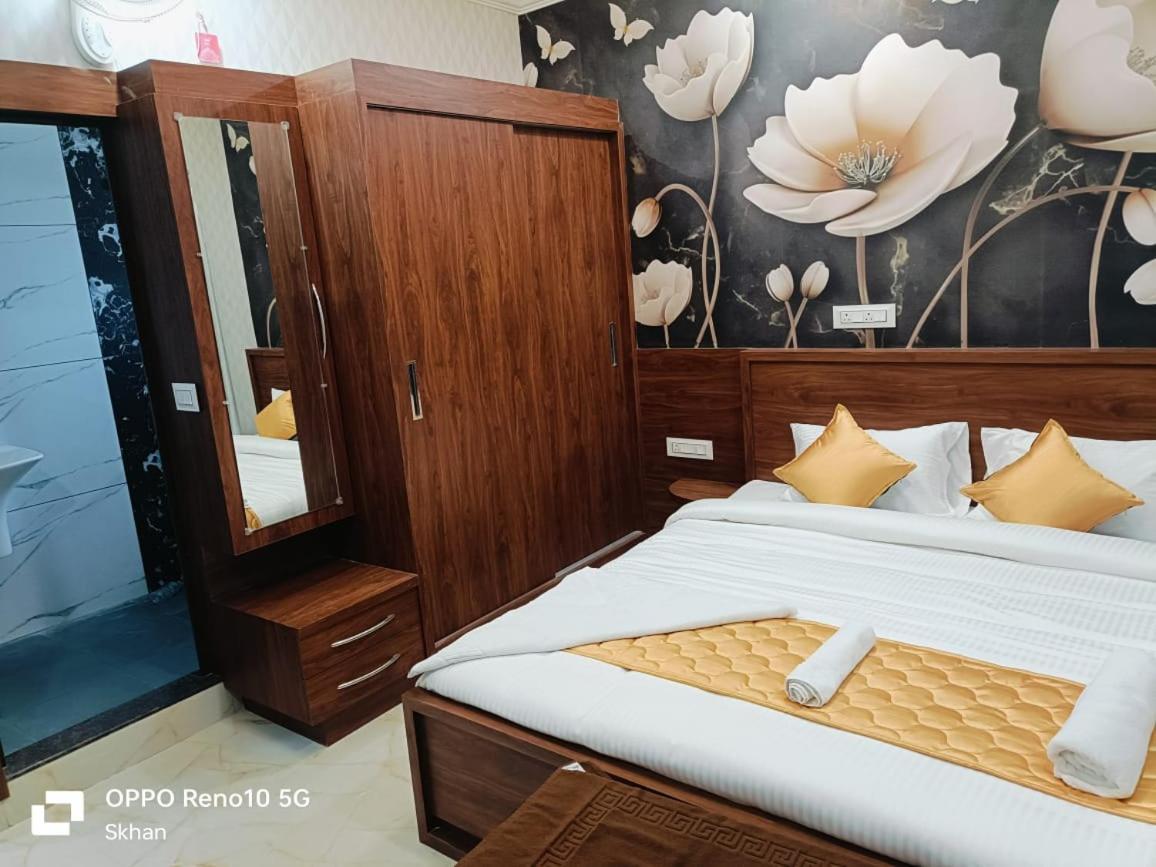 Golden Residency Hotell Kushālnagar Exteriör bild
