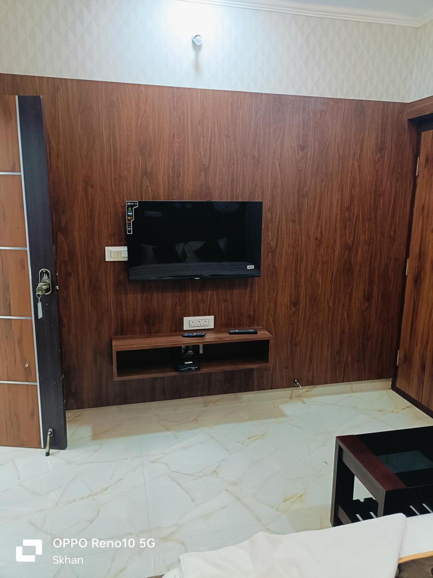Golden Residency Hotell Kushālnagar Exteriör bild